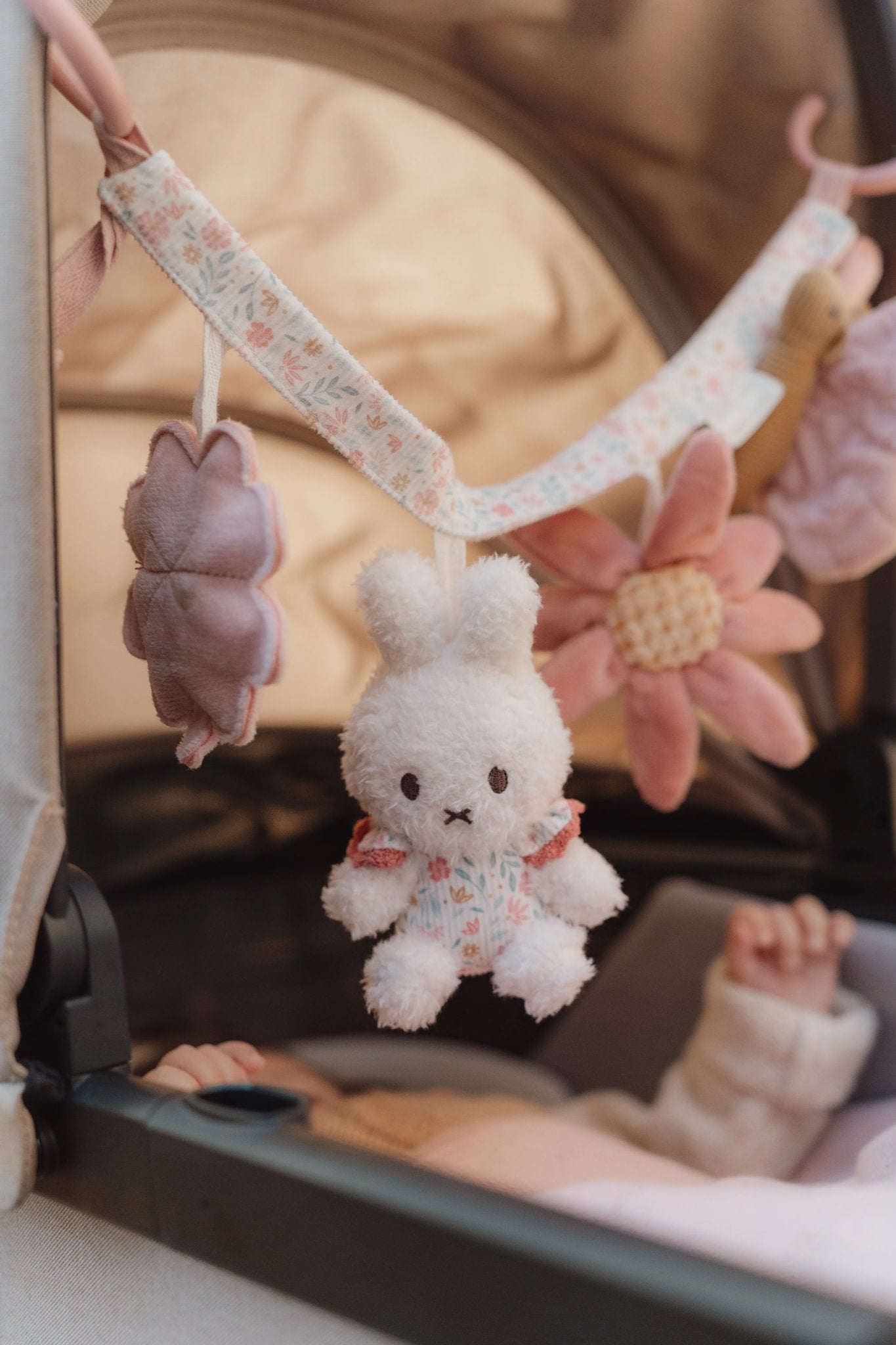 Little Dutch Vežimėlio ir automobilinės kėdutės žaislas "Lucky Blossom" - Uogų kopos